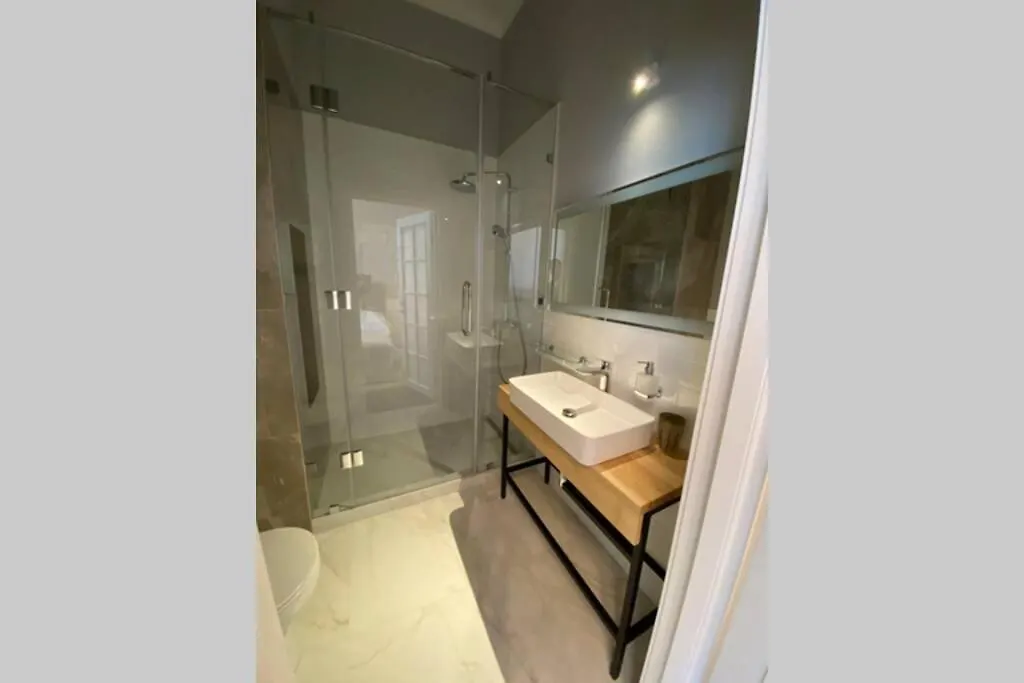Apartament Hidden Gem With Its Own Private Entry At Lypky Kijów 0*,  Ukraina