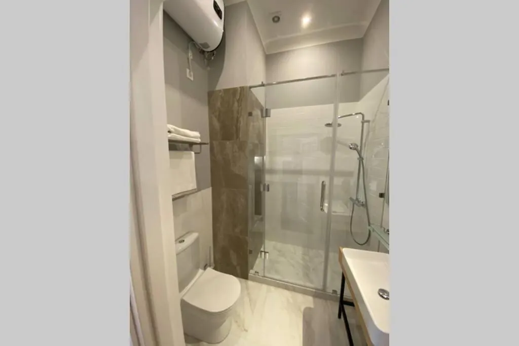 Apartament Hidden Gem With Its Own Private Entry At Lypky Kijów